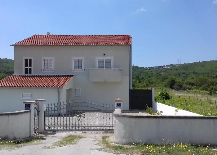 Grgur דירה שיבניק